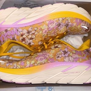 Hoka X free people M Clifton 8